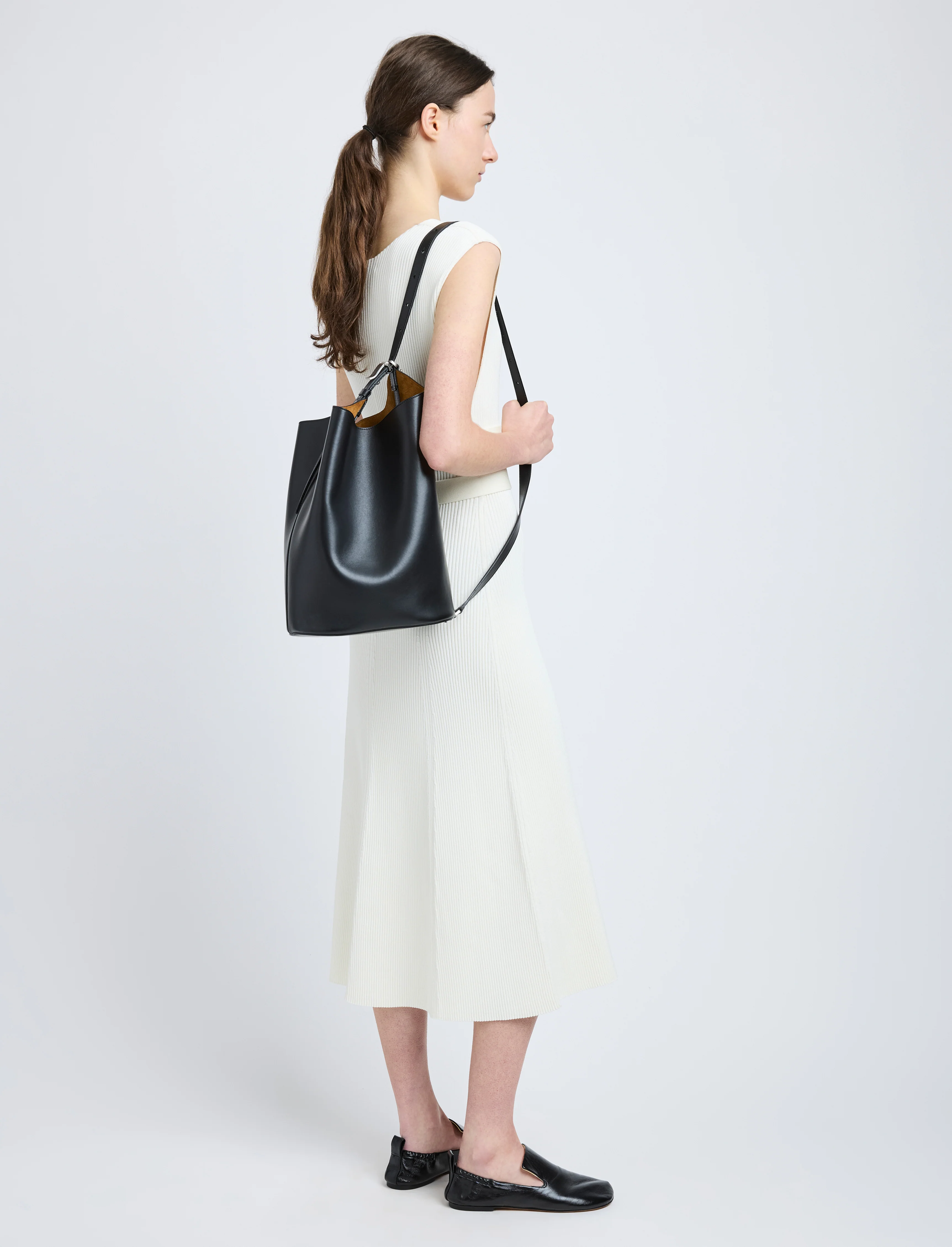 Brant Bucket Bag in Smooth Calf - Image 6