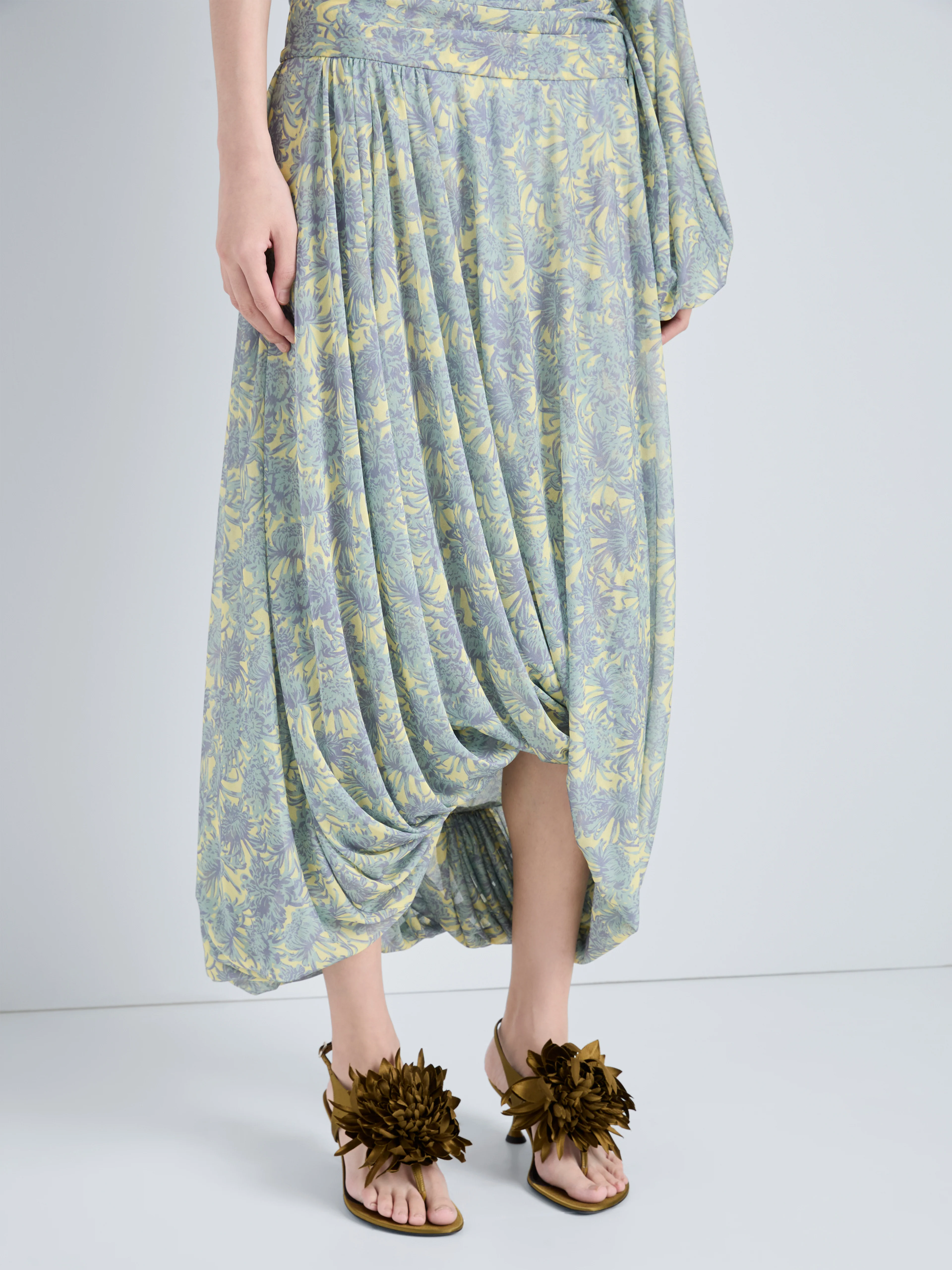 Tee Thong Flower Sandals in Satin - Image 4